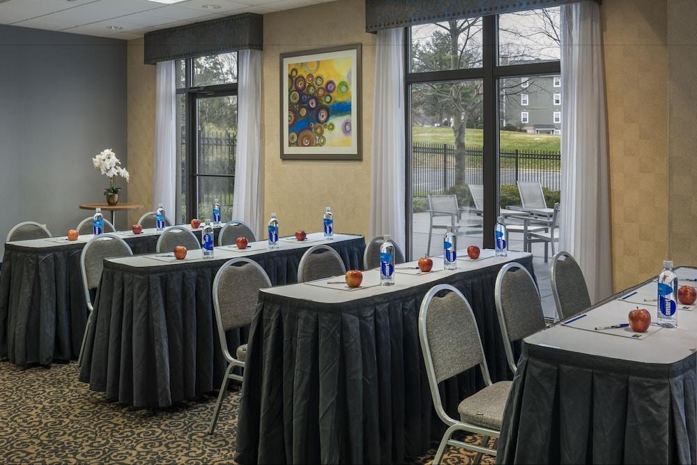 Holiday Inn Express & Suites Laurel Lakes By Ihg Ngoại thất bức ảnh