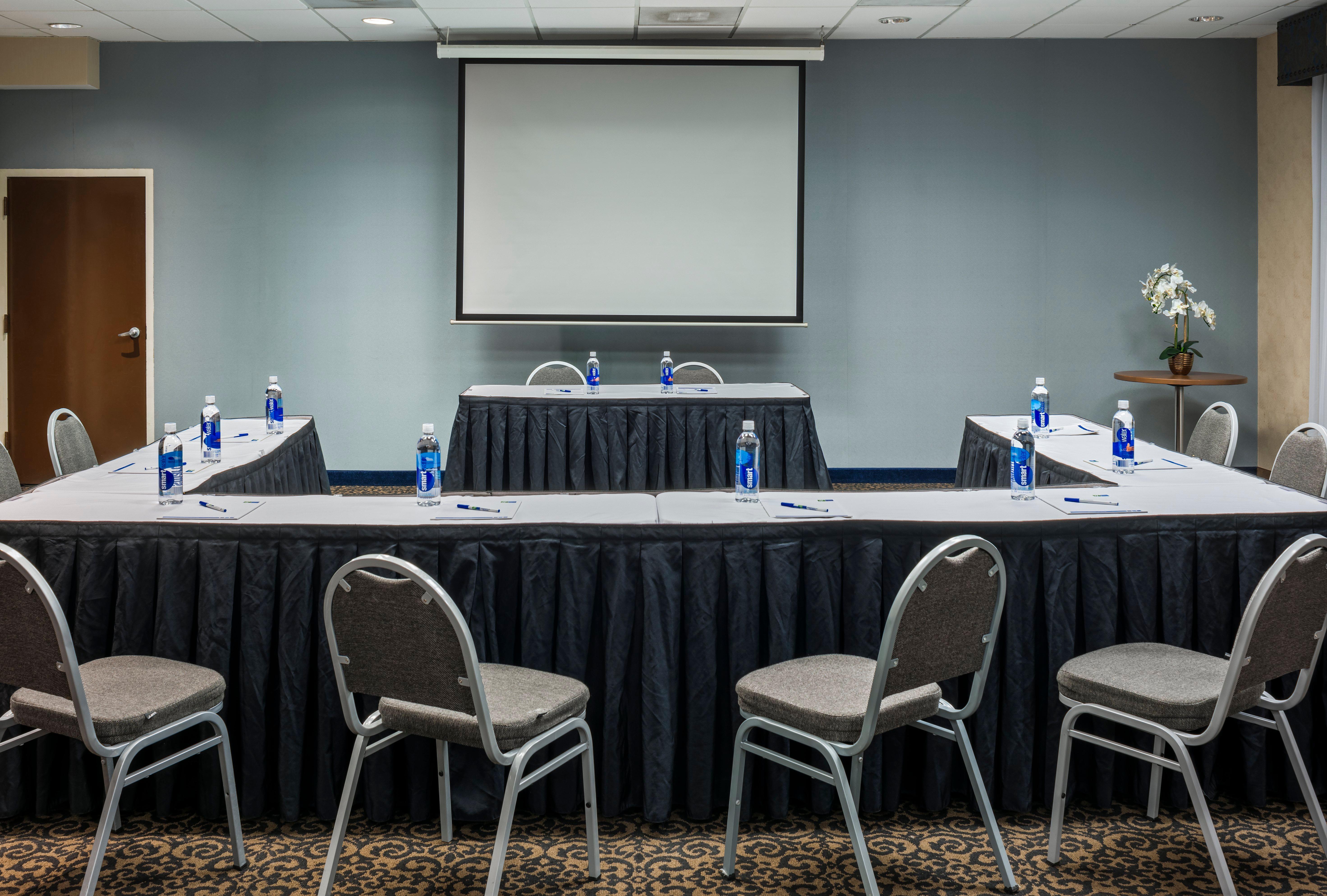 Holiday Inn Express & Suites Laurel Lakes By Ihg Ngoại thất bức ảnh