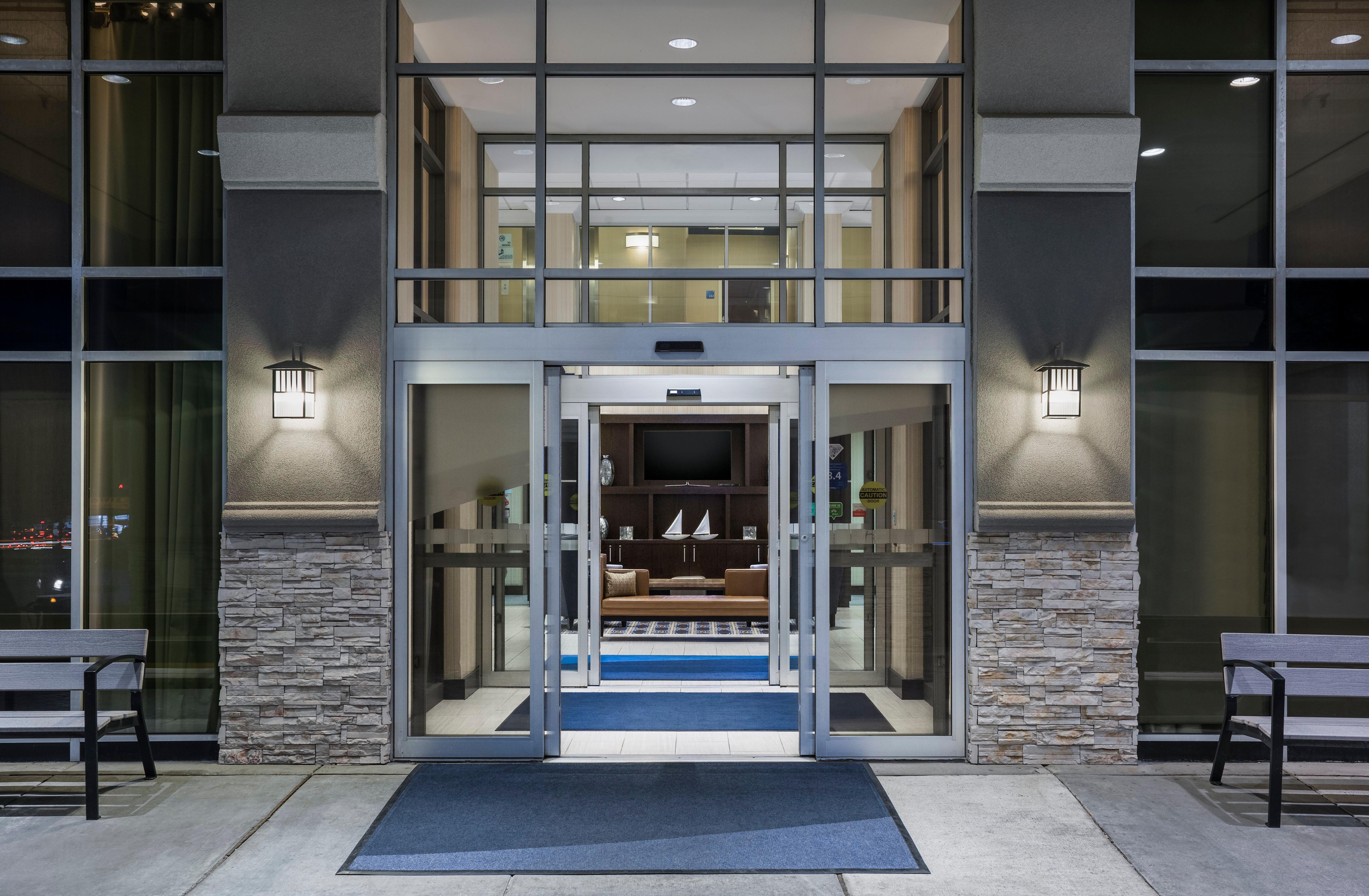 Holiday Inn Express & Suites Laurel Lakes By Ihg Ngoại thất bức ảnh