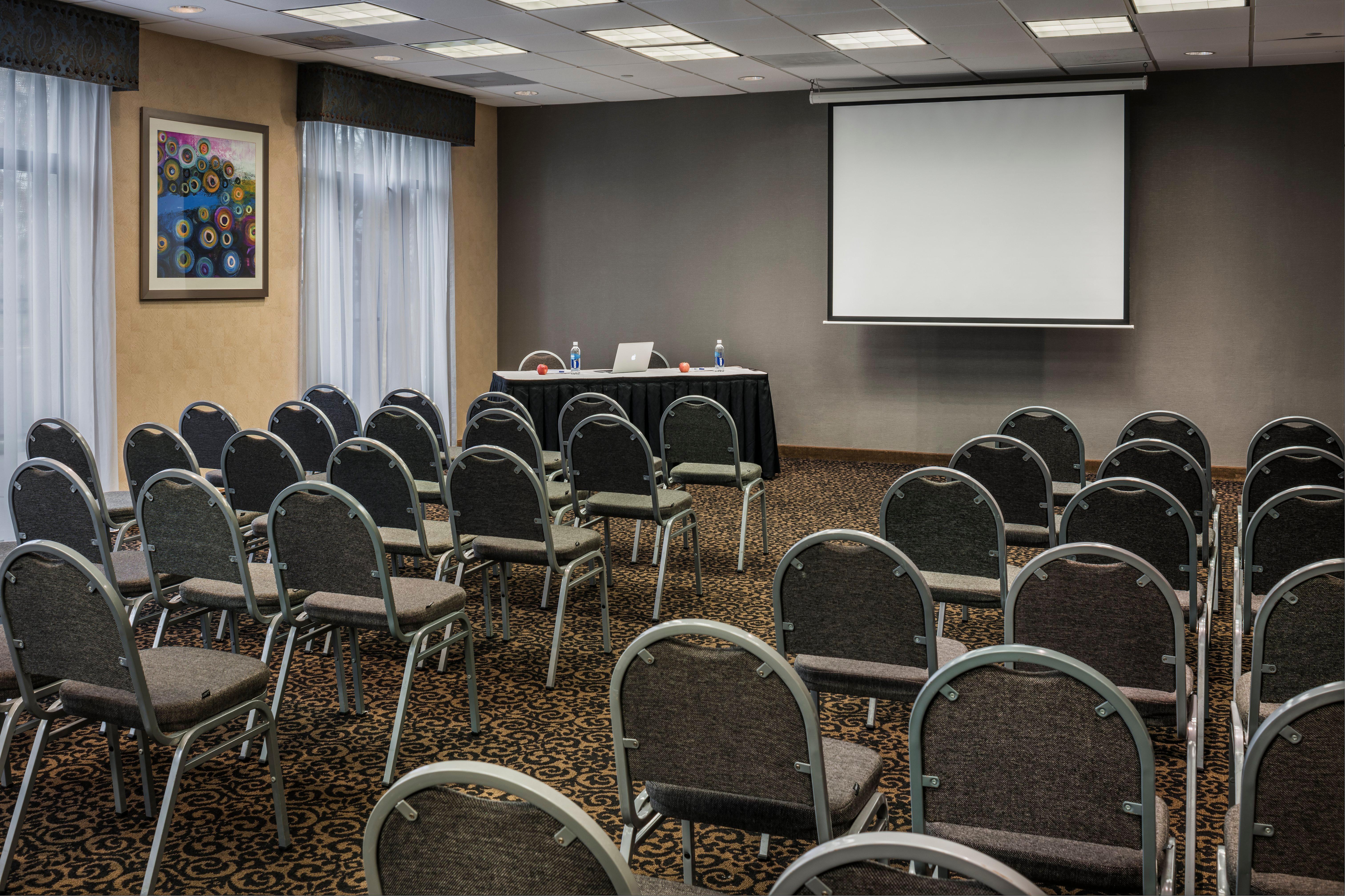 Holiday Inn Express & Suites Laurel Lakes By Ihg Ngoại thất bức ảnh
