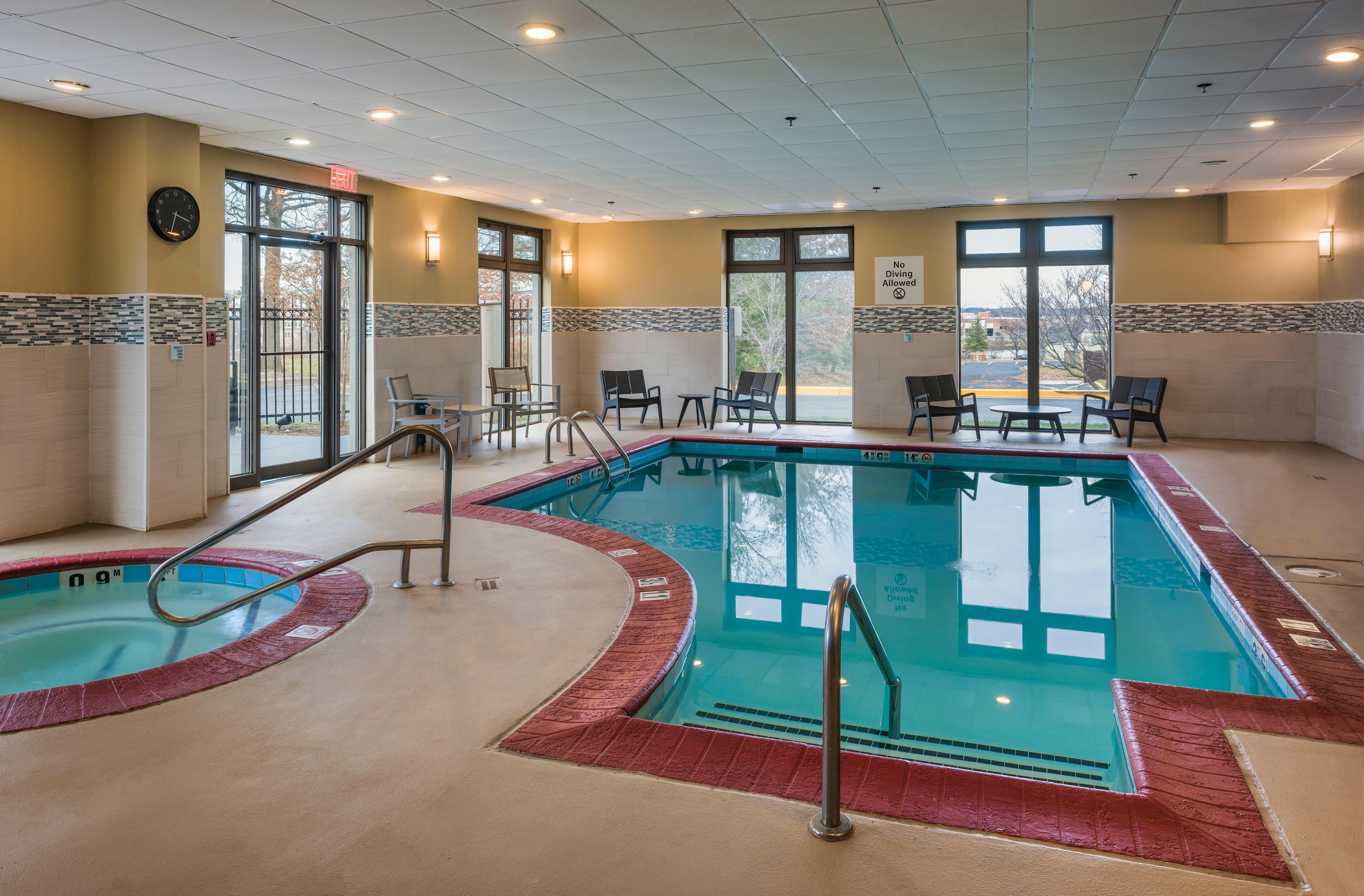 Holiday Inn Express & Suites Laurel Lakes By Ihg Ngoại thất bức ảnh