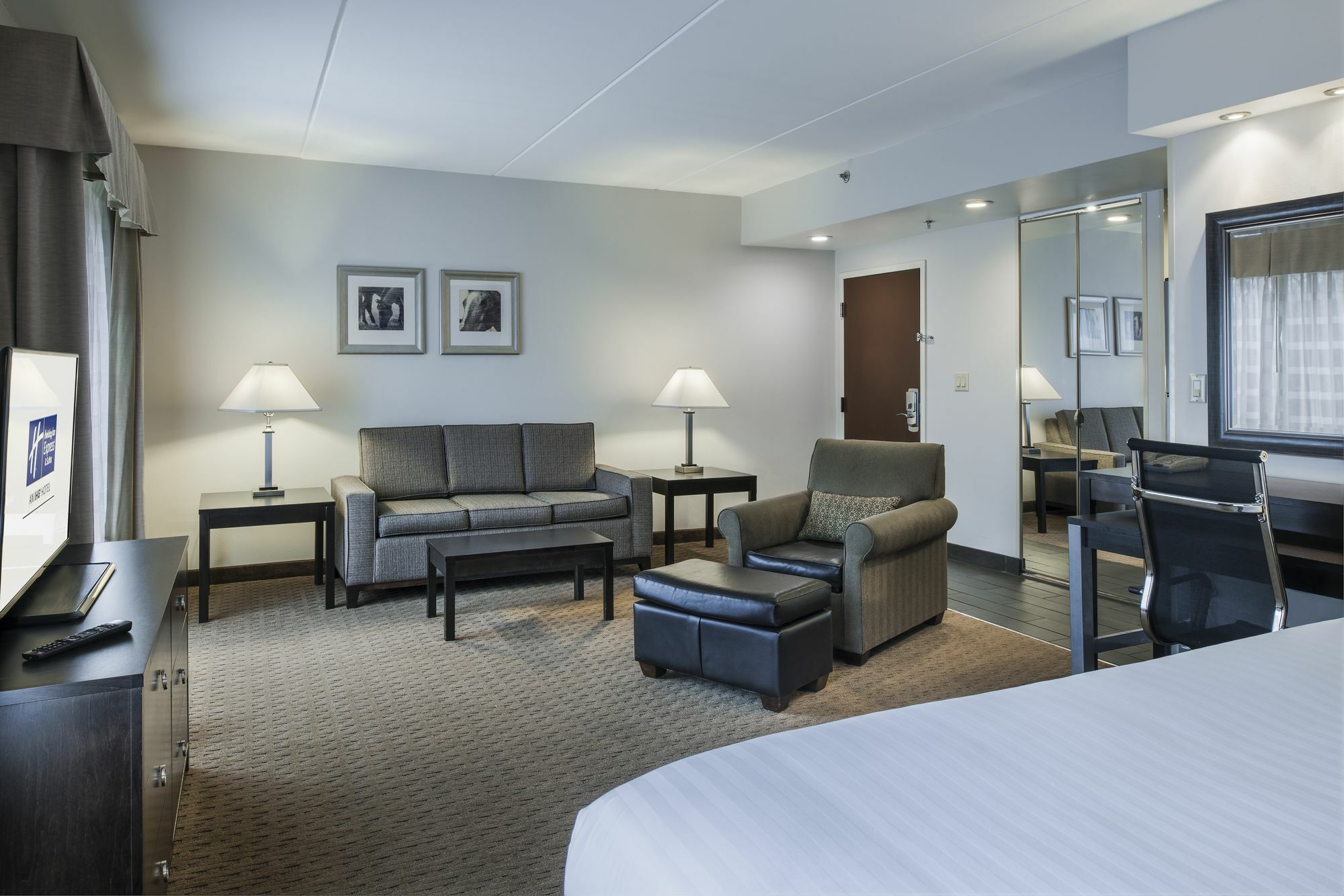 Holiday Inn Express & Suites Laurel Lakes By Ihg Ngoại thất bức ảnh