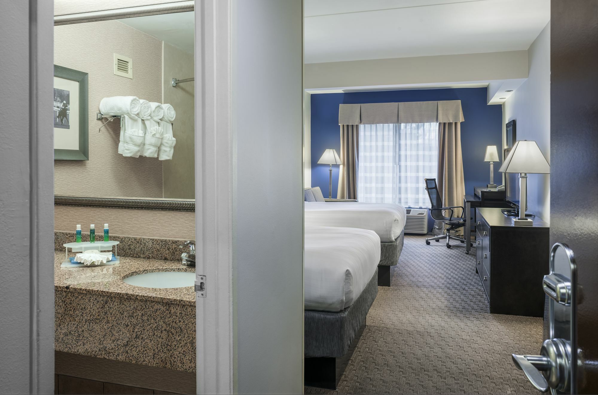 Holiday Inn Express & Suites Laurel Lakes By Ihg Ngoại thất bức ảnh